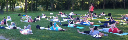 Lezioni di ginnastica e yoga al parco